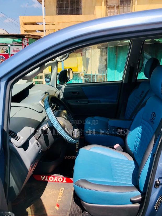 Toyota Voxy V 2WD 8-Seater 2012 Blue
