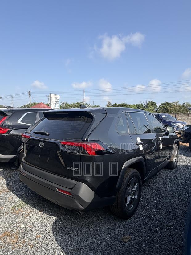 Toyota RAV4 LE FWD 2023 Black