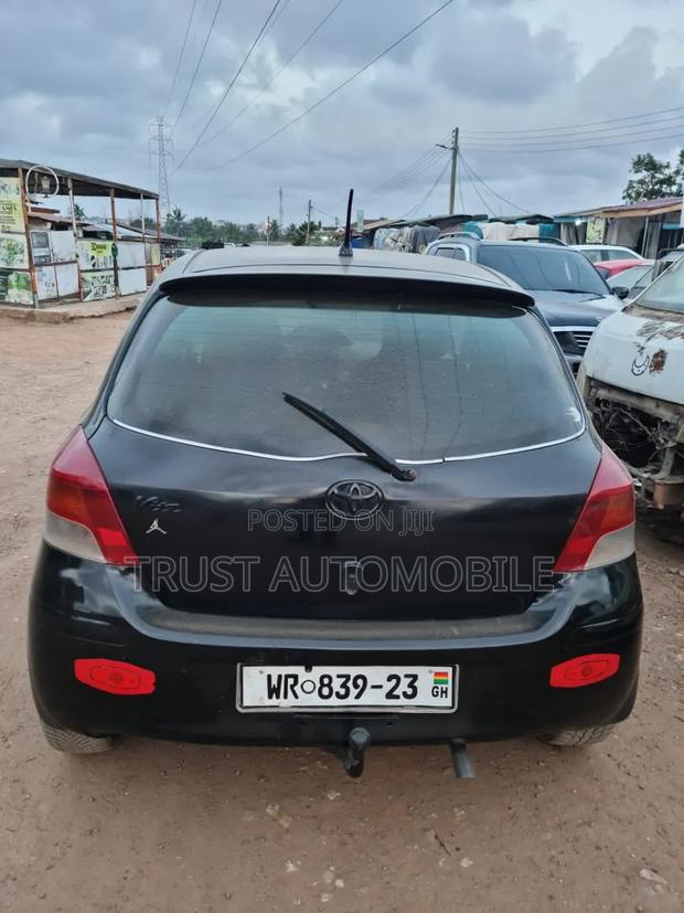 Toyota Vitz 2010 Black