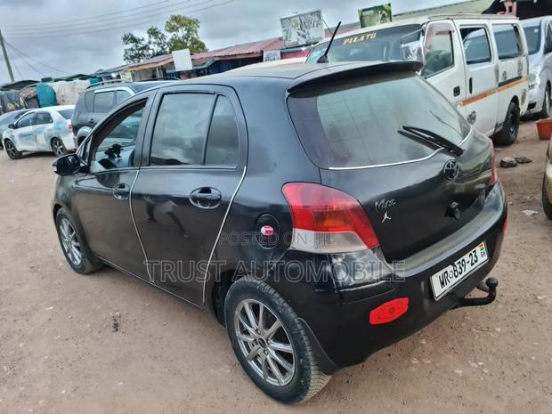 Toyota Vitz 2010 Black