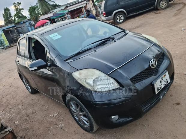 Toyota Vitz 2010 Black
