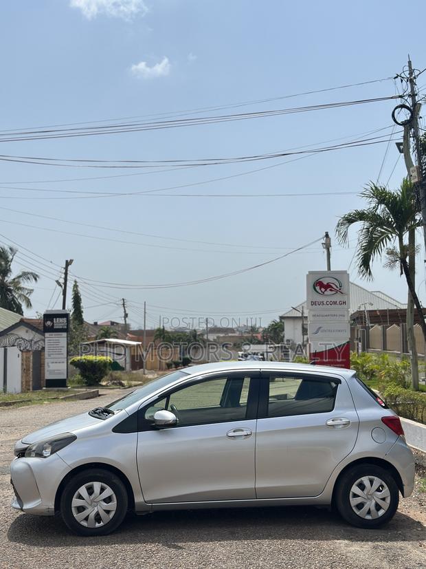 Toyota Vitz 1.3 FWD 3dr 2015 Silver