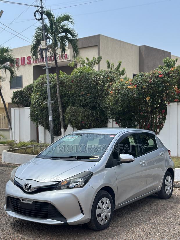 Toyota Vitz 1.3 FWD 3dr 2015 Silver