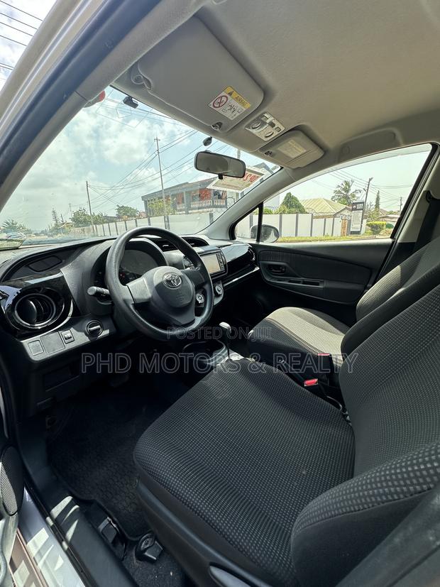 Toyota Vitz 1.3 FWD 3dr 2015 Silver