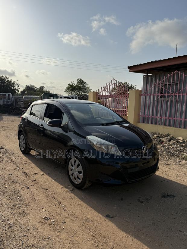 Toyota Vitz 2013 Black