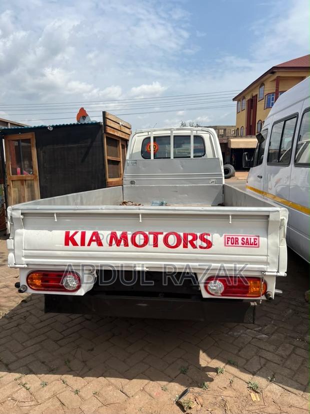 Kia Bongo 2010 White