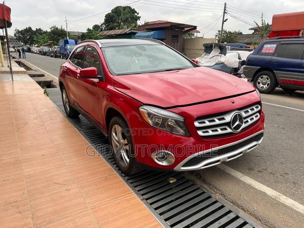 Mercedes-Benz GLA 250 2018 Red