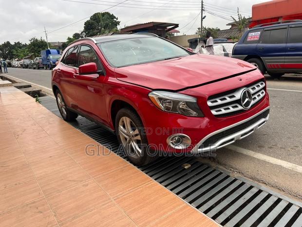 Mercedes-Benz GLA 250 2018 Red