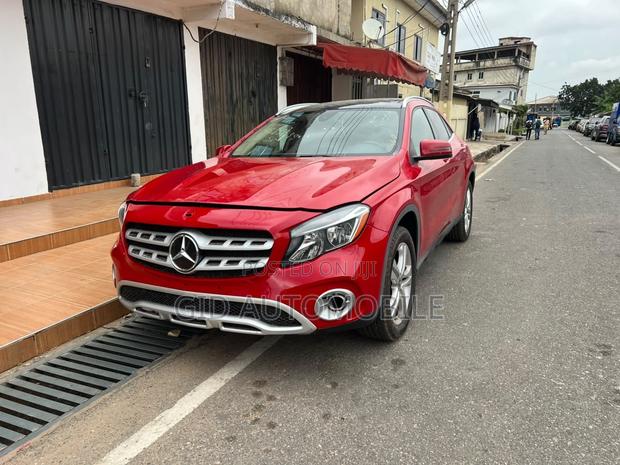 Mercedes-Benz GLA 250 2018 Red