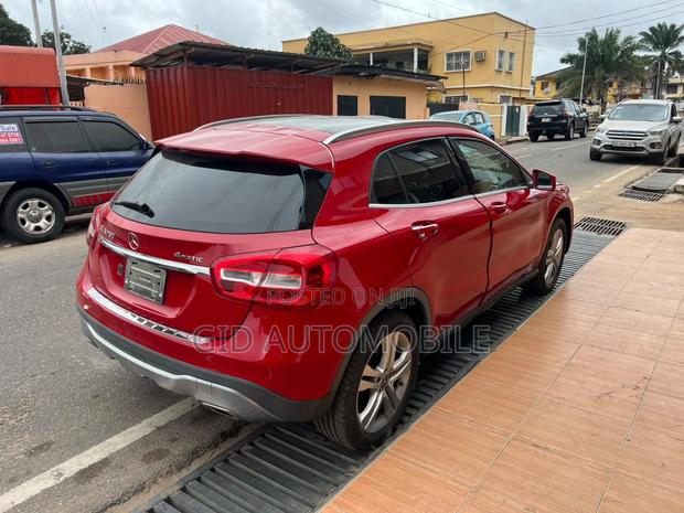 Mercedes-Benz GLA 250 2018 Red