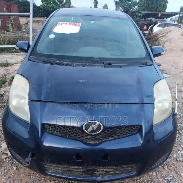 Toyota Vitz 2010 Blue