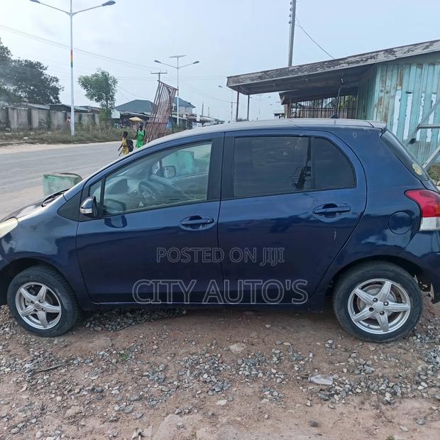 Toyota Vitz 2010 Blue