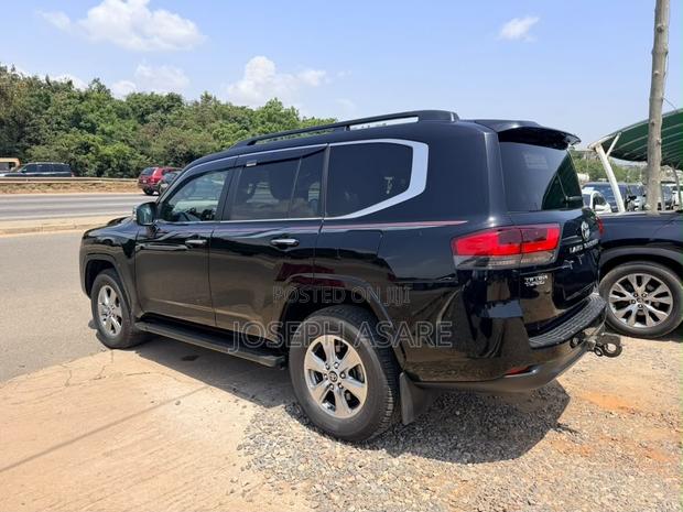 Toyota Land Cruiser 2024 Black