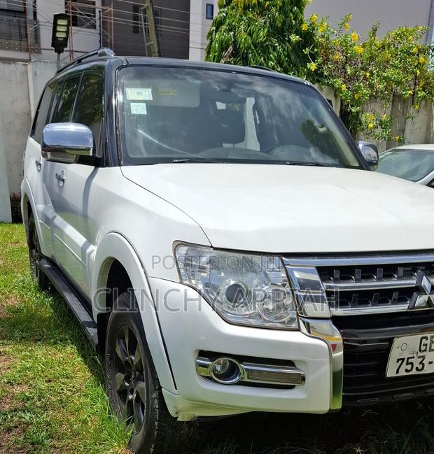 Mitsubishi Pajero 2017 White