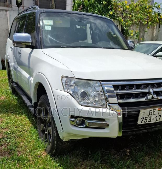 Mitsubishi Pajero 2017 White