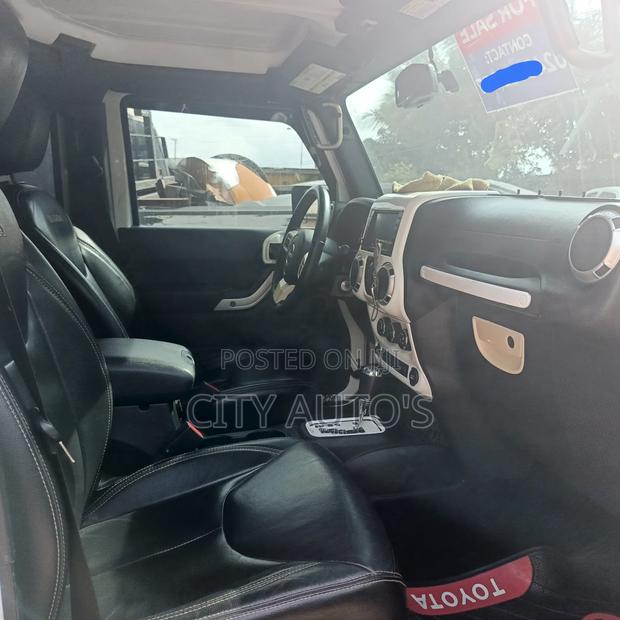 Jeep Wrangler 2022 White