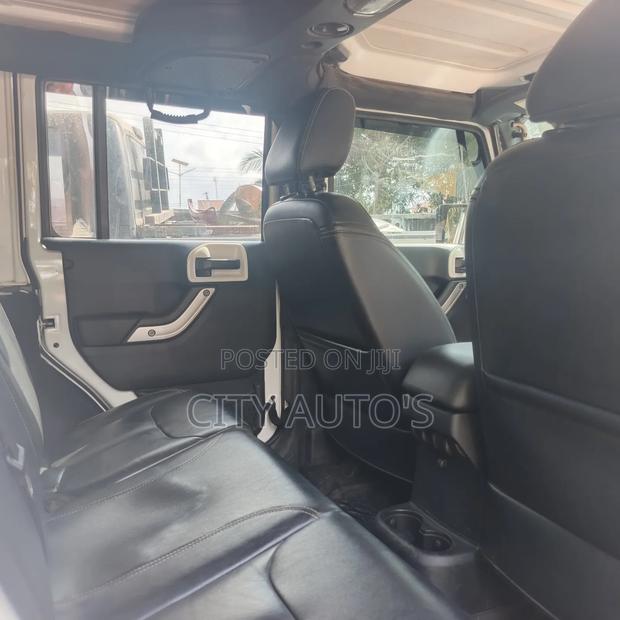Jeep Wrangler 2022 White