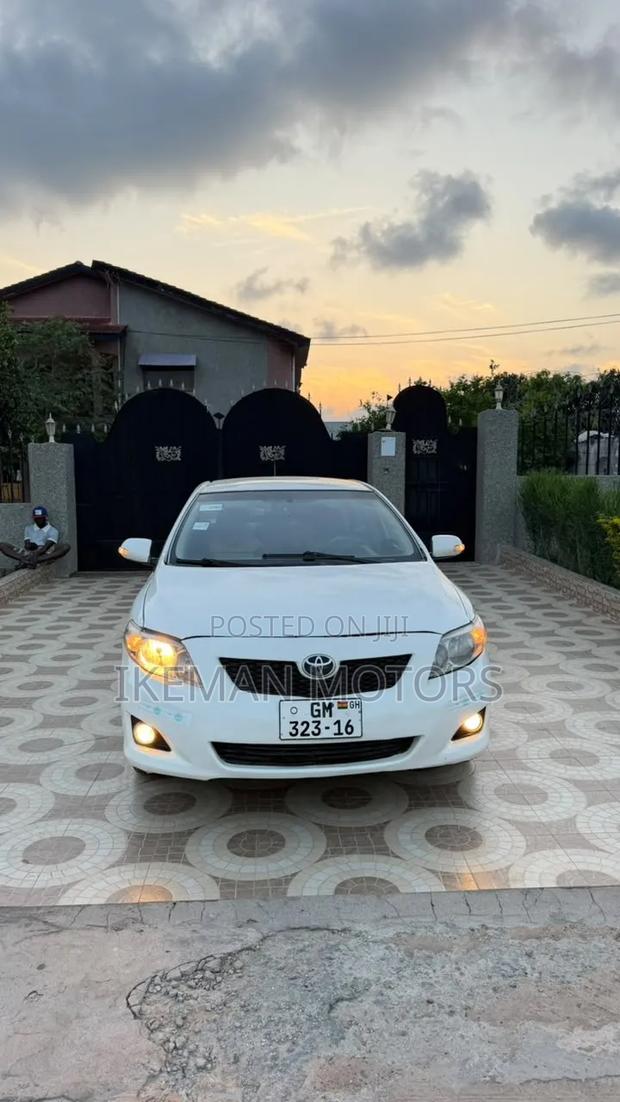 Toyota Corolla LE 4dr Sedan (1.8L 4cyl 4A) 2010 White