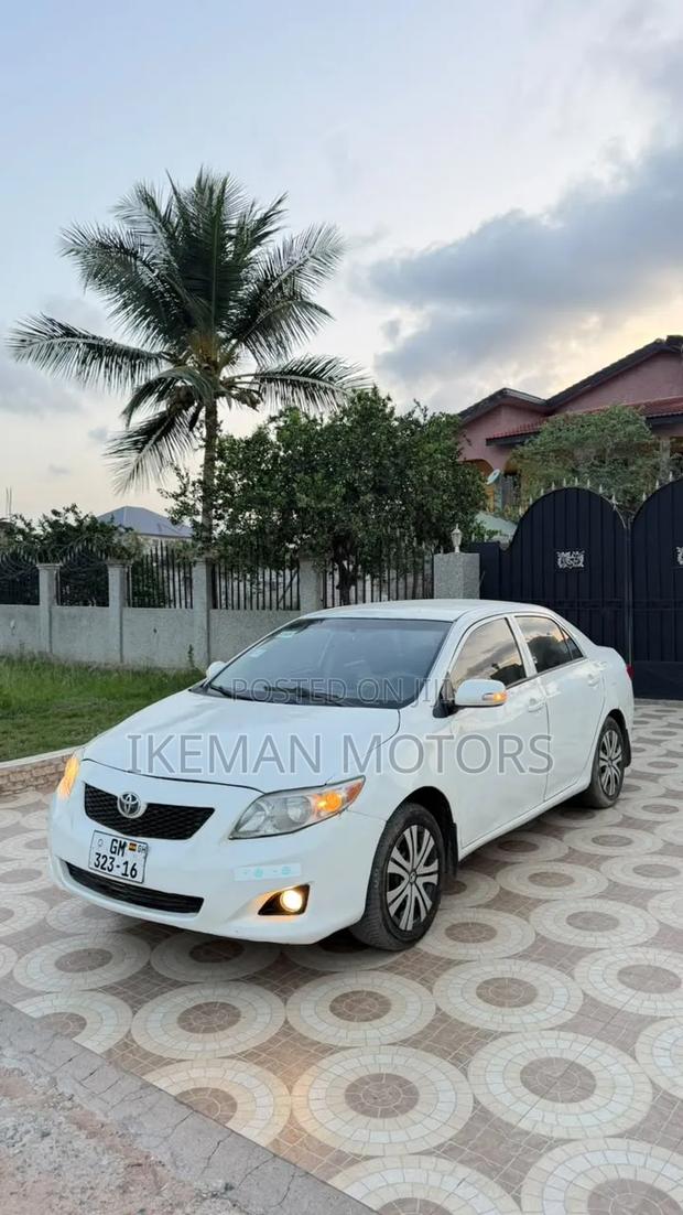 Toyota Corolla LE 4dr Sedan (1.8L 4cyl 4A) 2010 White