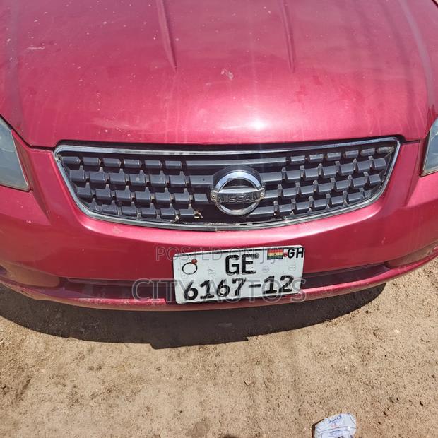 Nissan Altima 2005 Red
