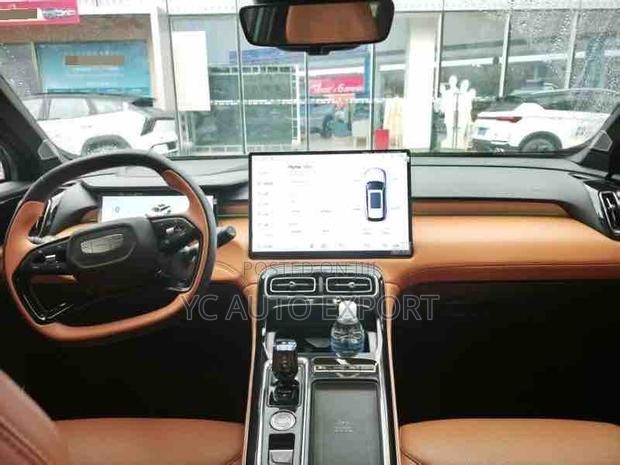 Geely Boyue 2025 Green
