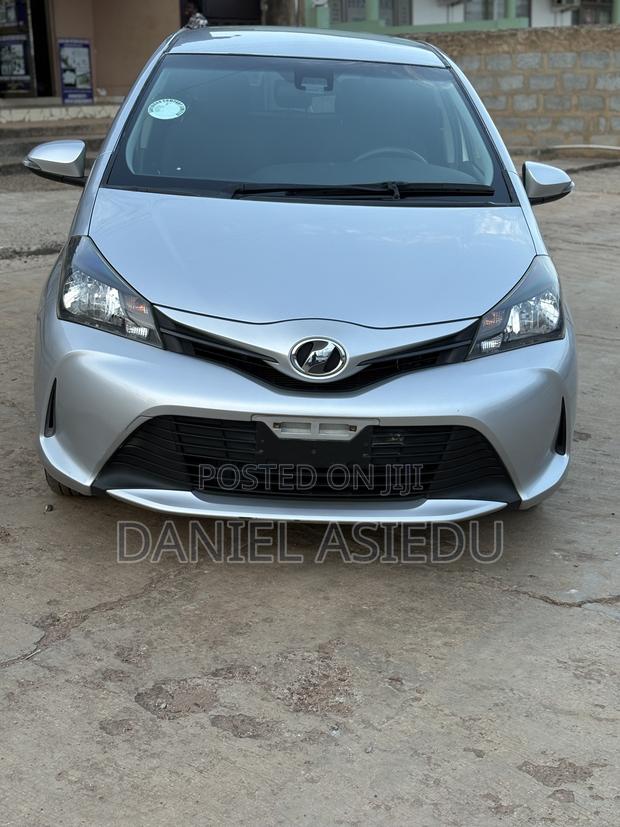 Toyota Vitz 1.0 FWD 3dr 2015 Silver