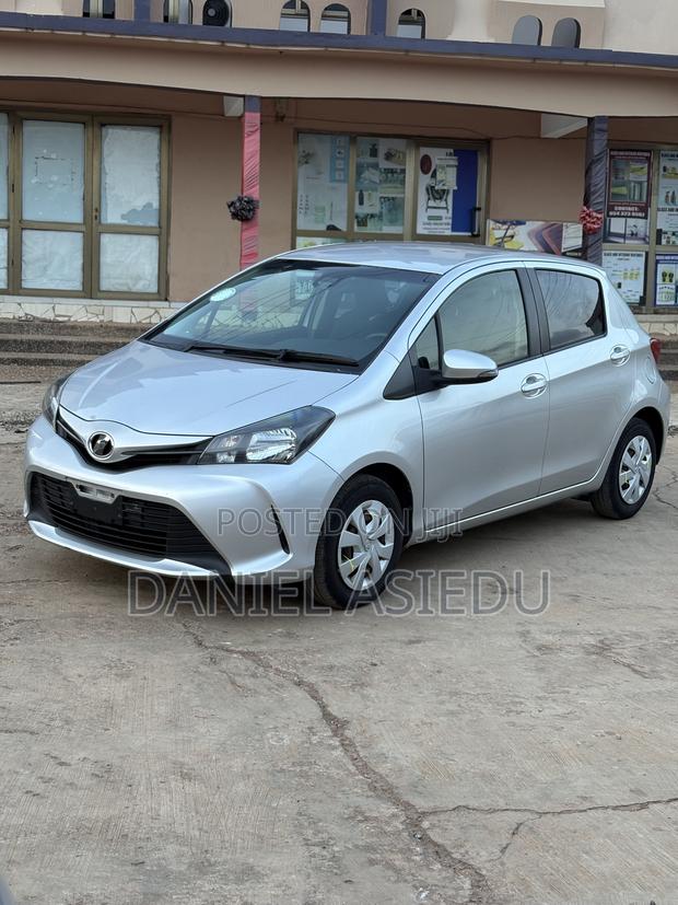 Toyota Vitz 1.0 FWD 3dr 2015 Silver