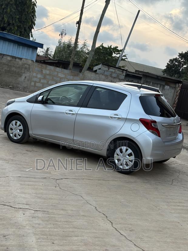 Toyota Vitz 1.0 FWD 3dr 2015 Silver