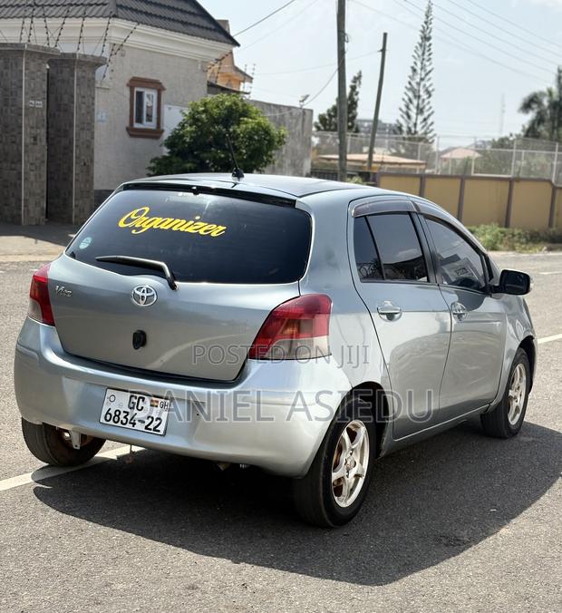 Toyota Vitz 1.3 AWD 3dr 2010 Gray
