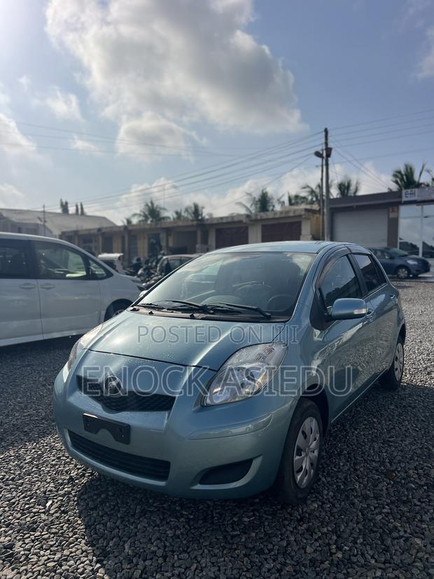 Toyota Vitz 1.3 FWD 3dr 2010 Blue