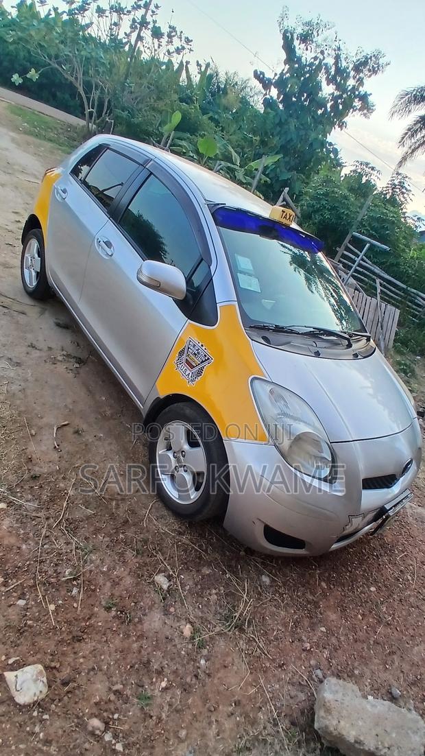 Toyota Vitz 2010 Silver