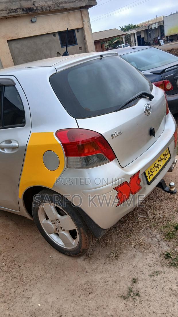 Toyota Vitz 2010 Silver