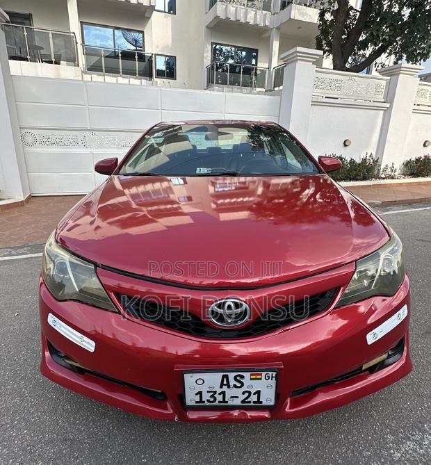 Toyota Camry SE 4dr Sedan w/Prod. End 11/13 (2.5L 4cyl 6A) 2014 Red
