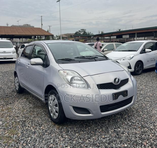 Toyota Vitz 1.3 AWD 3dr 2010 Silver