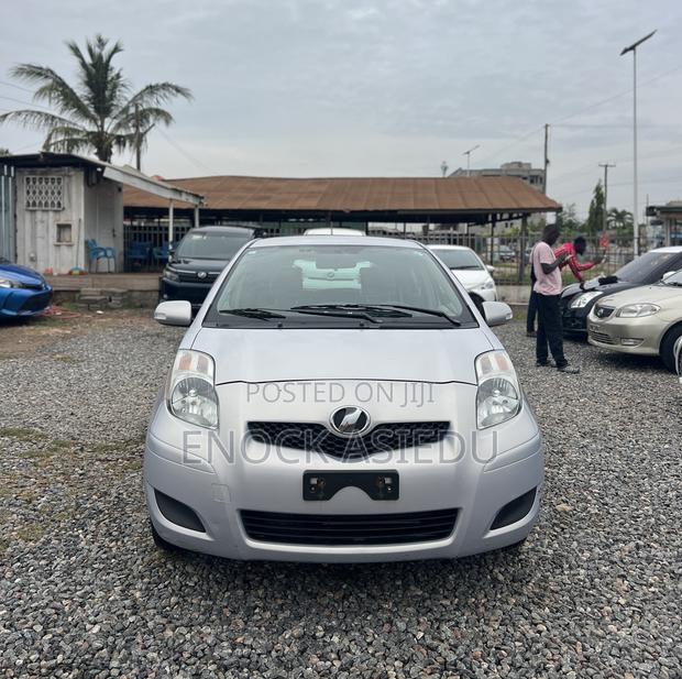 Toyota Vitz 1.3 AWD 3dr 2010 Silver