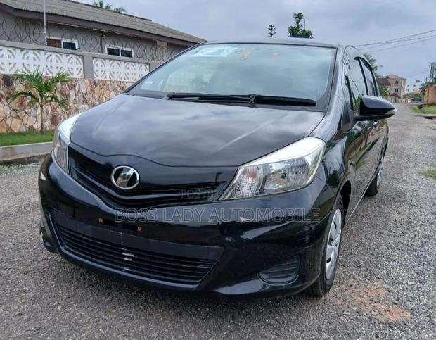 Toyota Vitz 1.3 FWD 5dr 2014 Black