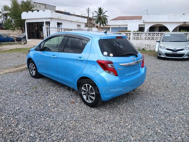 Toyota Vitz 1.3 FWD 5dr 2015 Blue