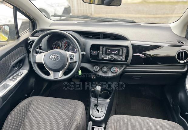 Toyota Vitz 2015 Yellow