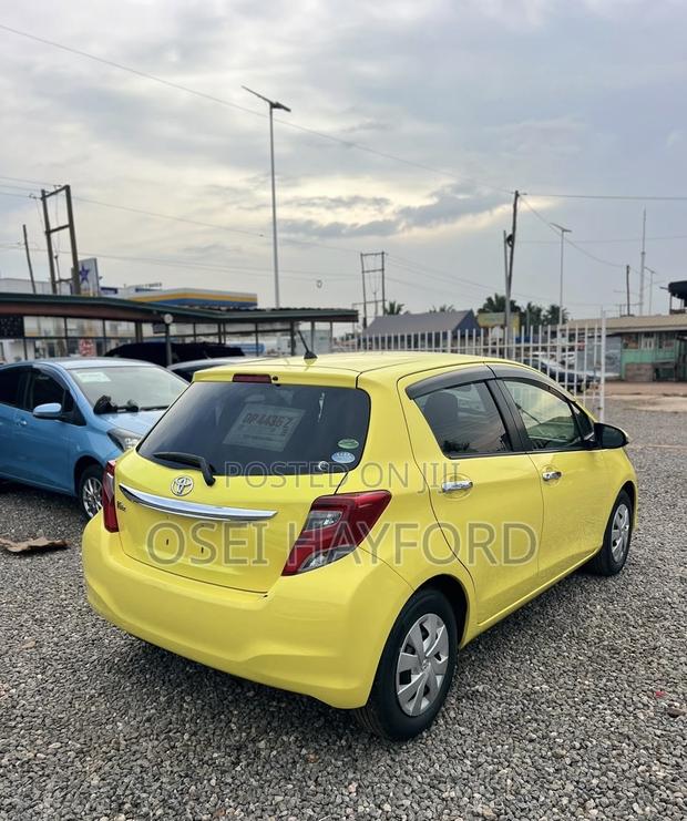 Toyota Vitz 2015 Yellow