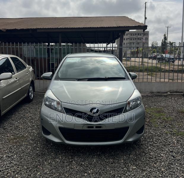 Toyota Vitz 1.3 AWD 3dr 2013 Green