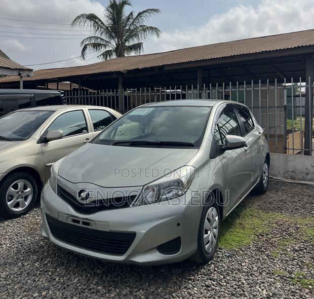 Toyota Vitz 1.3 AWD 3dr 2013 Green