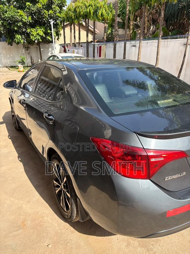 Toyota Corolla SE 4dr Sedan (1.8L 4cyl CVT) 2017 Gray