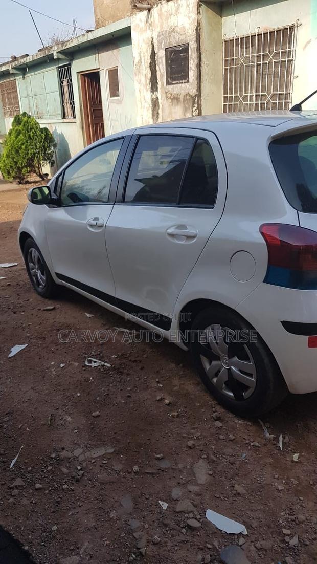 Toyota Vitz 1.5 FWD 3dr 2009 White