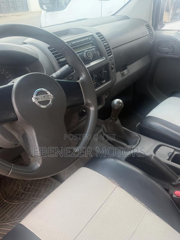 Nissan Navara 2011 Brown