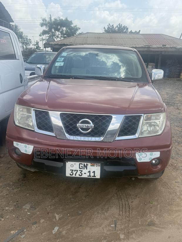 Nissan Navara 2011 Brown
