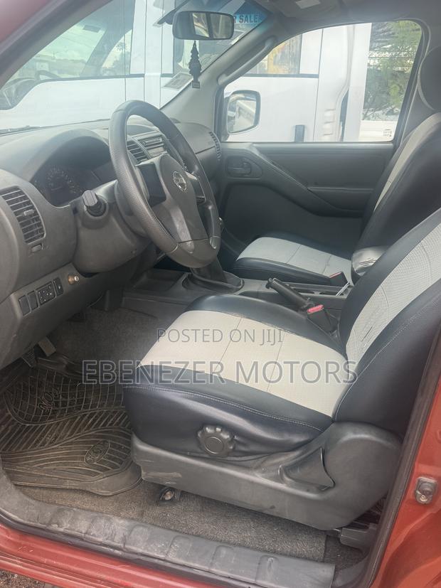 Nissan Navara 2011 Brown