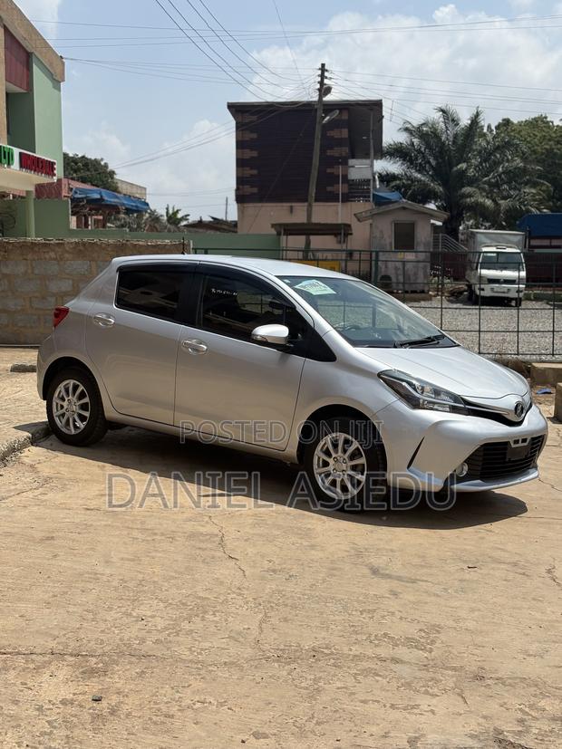 Toyota Vitz 1.3 AWD 5dr 2015 Silver