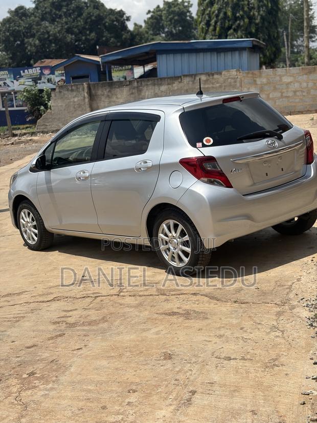 Toyota Vitz 1.3 AWD 5dr 2015 Silver