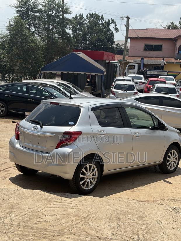 Toyota Vitz 1.3 AWD 5dr 2015 Silver