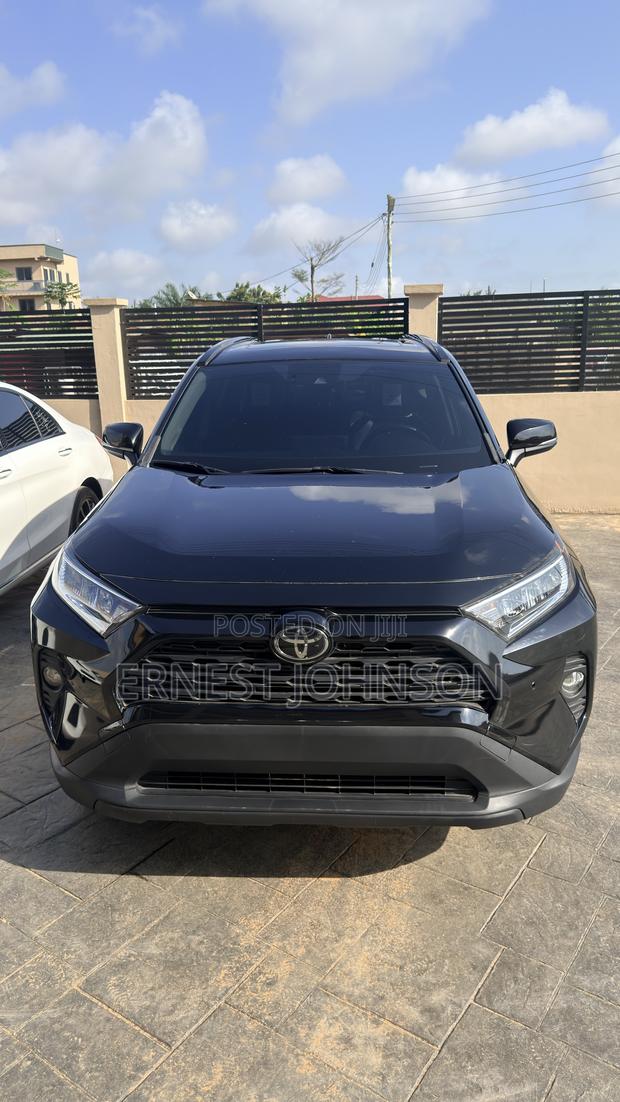 Toyota RAV4 XLE AWD 2019 Black